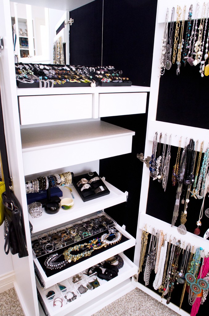 wardrobe-organisation-jewellry