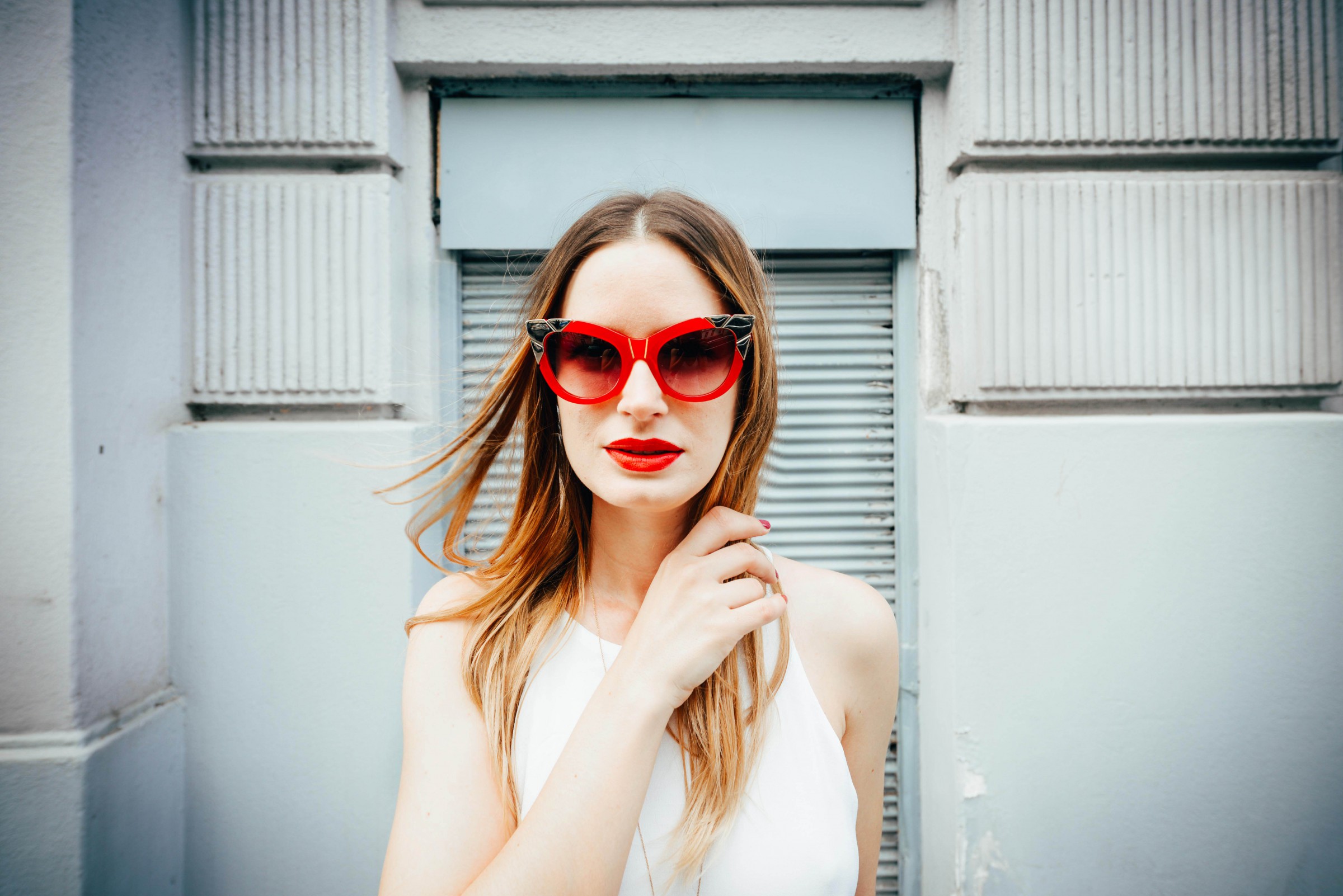 purstyle-eyewear-pared-australia-red-glasses-gold-fashionstylist-fashion-personalshopping-white-jumpsuit