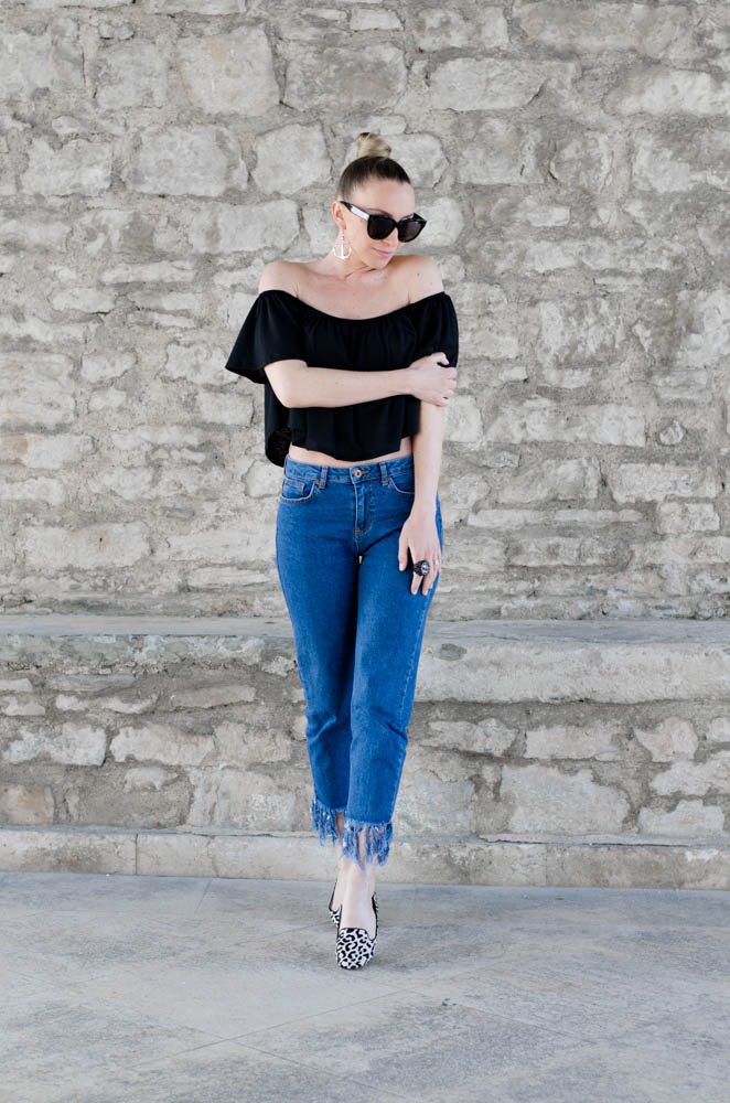 Must have this summer - off-the-shoulder top. How to wear an off-the-shoulder top. 