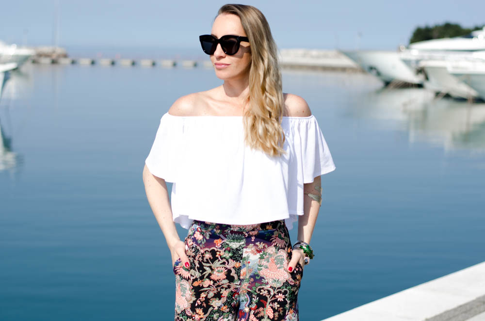 How to wear an off-the-shoulder top. Style inspiration with an off-the-shoulder top. 