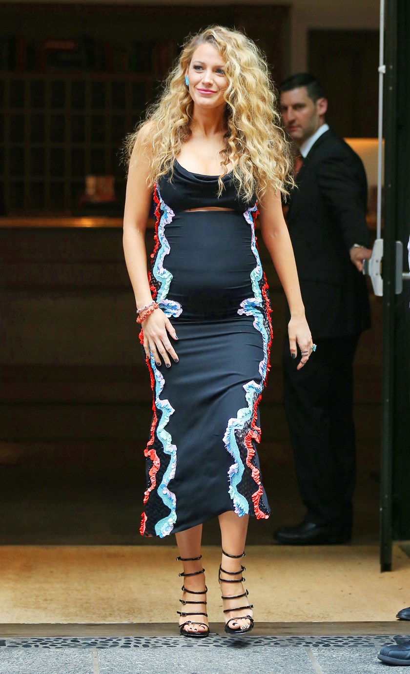 Style inspiration-Pregnancy style. How to dress like pregnant Blake Lively. 