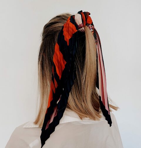 Ways to wear a scarf: Jasmin from Pur Style wearing a scarf up in a hairstyle.